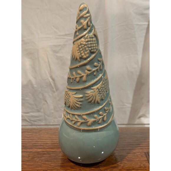 Ceramic Holiday Gnome Figurine With Pinecone Hat 7.87" Tall By The Gerson Compan - Picture 2 of 5